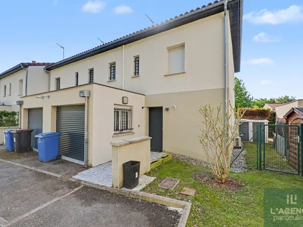 Maison duplex mitoyenne, garage et climatisation