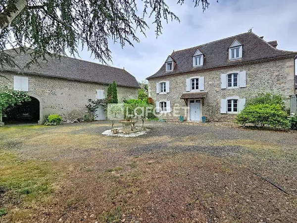 Maison 9 pièces 285 m²
