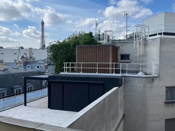 Bien rare - Dernier étage atypique aux volumes remarquables, entièrement rénové, Avenue d'Iéna