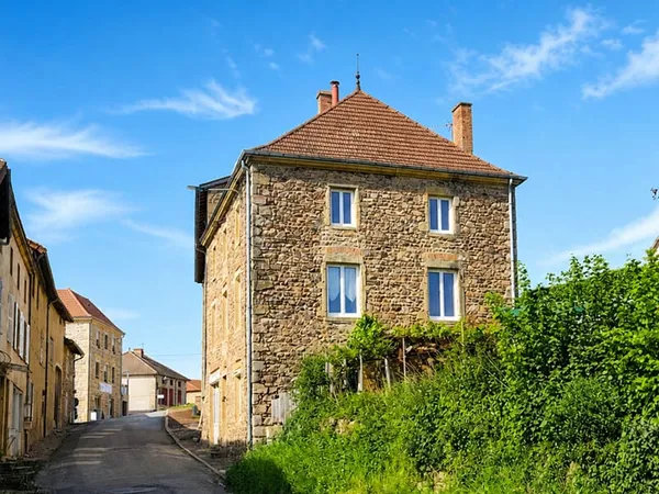 Maison de village à vendre à ECOCHE - 122m2 - 5 pièces.