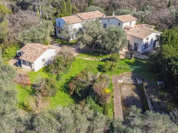 Maison 5 pièces 257 m²