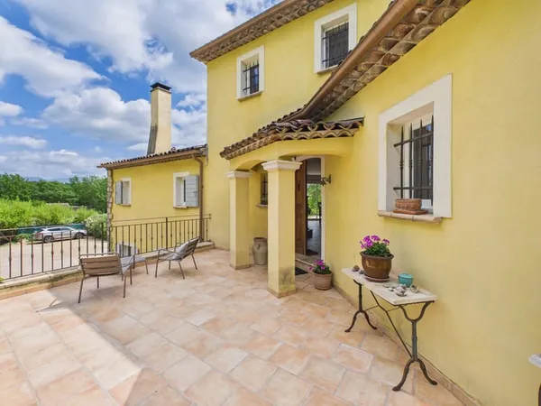 Maison 4 pièces 260 m²