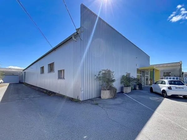 Immeuble industriel 800 m²