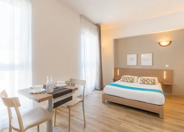 Beau studio avec services hôteliers