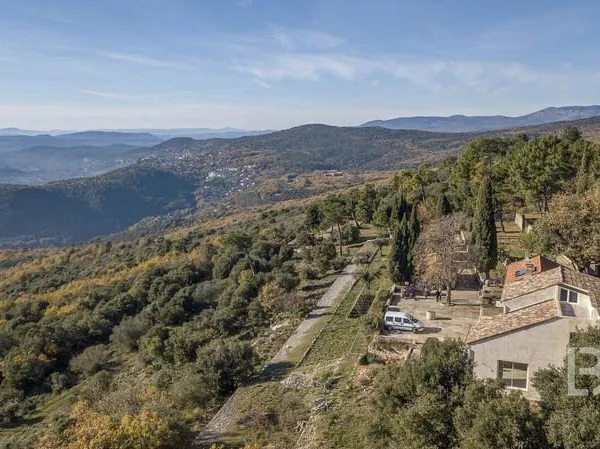 Maison 10 pièces 360 m²
