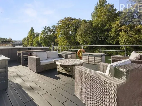 Péniche 7 pièces 150 m²