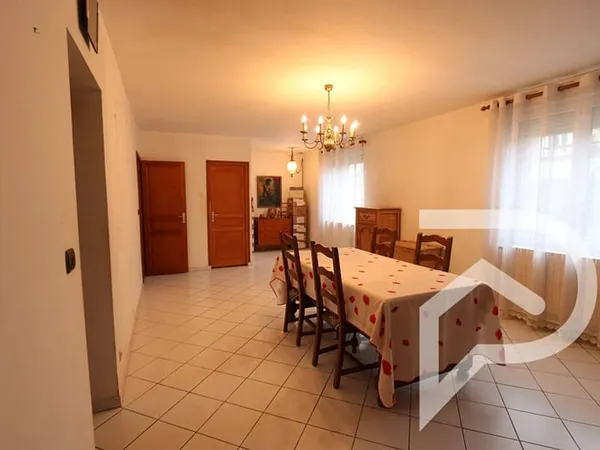 Maison 8 pièces 210 m²