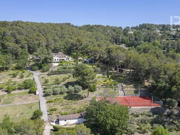 Maison 15 pièces 550 m²