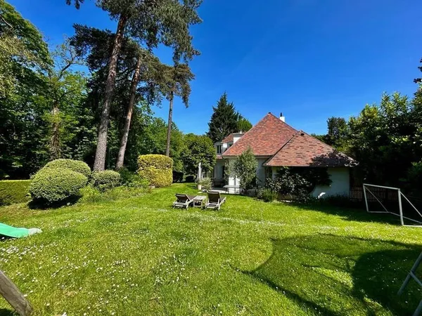 Maison 10 pièces 265 m²