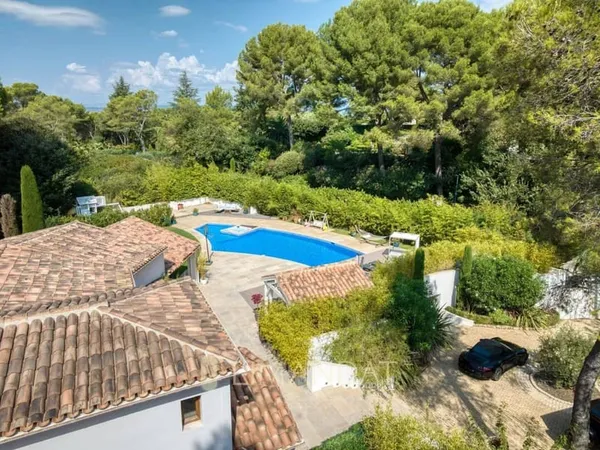 Villa 10 pièces 330 m²