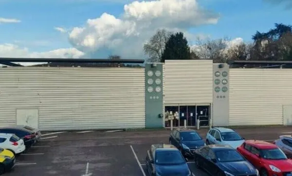 Local commercial 1013 m²