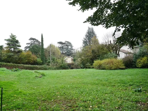 Terrain constructible 1222 m²