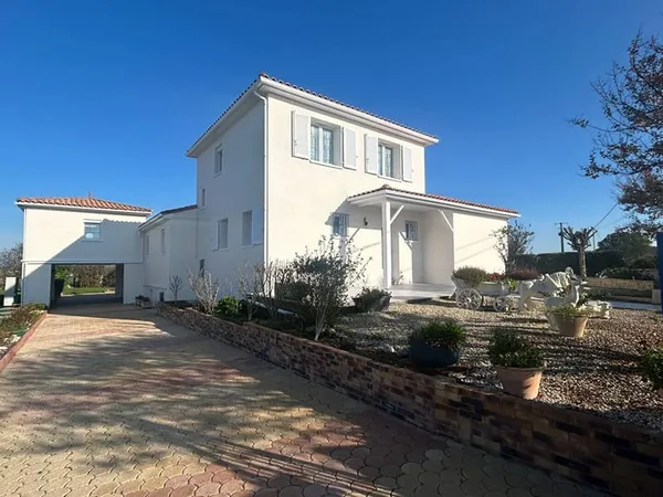 Maison 7 pièces 222 m²