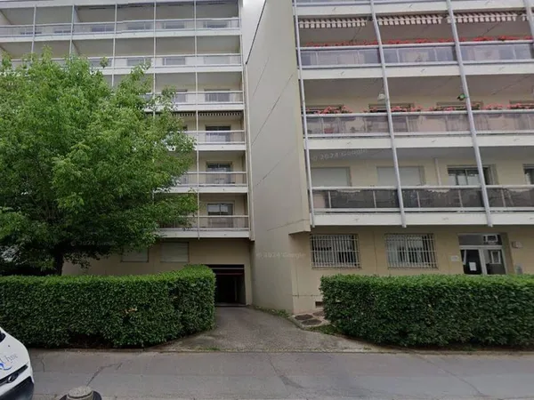 Stationnement Location Villeurbanne   85€