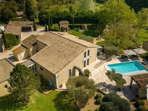 Maison 8 pièces 320 m²