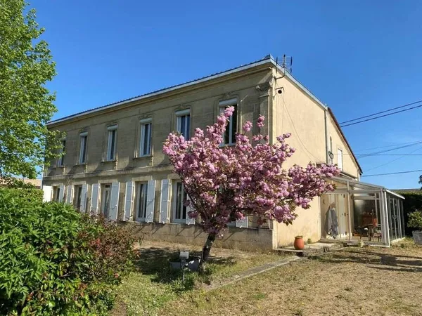 Maison 7 pièces 230 m²