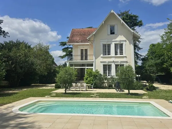 Maison 9 pièces 290 m²