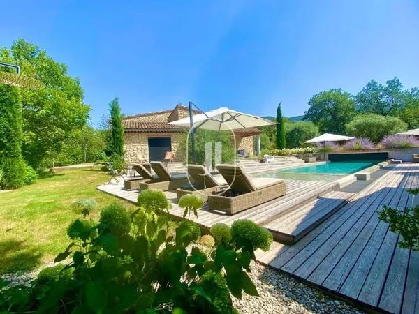 Maison 250 m²