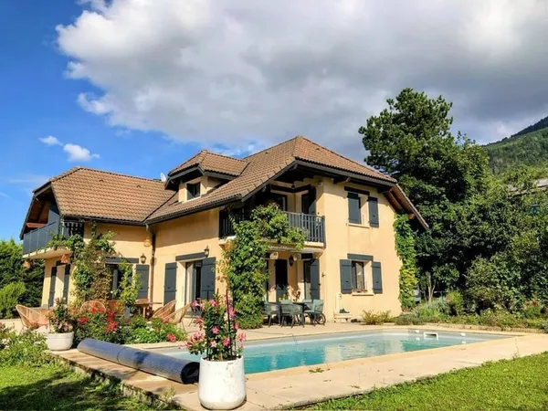 Maison 8 pièces 260 m²