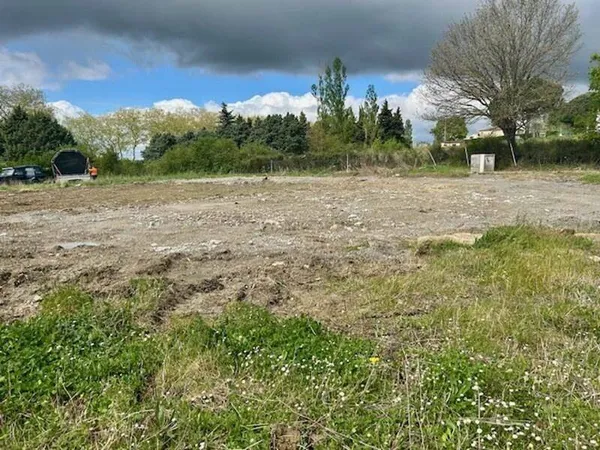 Terrain constructible 2407 m²
