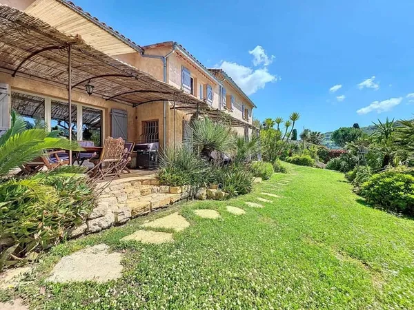 Villa 6 pièces 166 m²