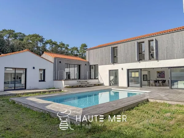 Maison 8 pièces 254 m²
