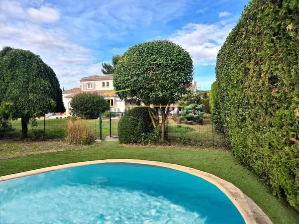 Maison 8 pièces 230 m²