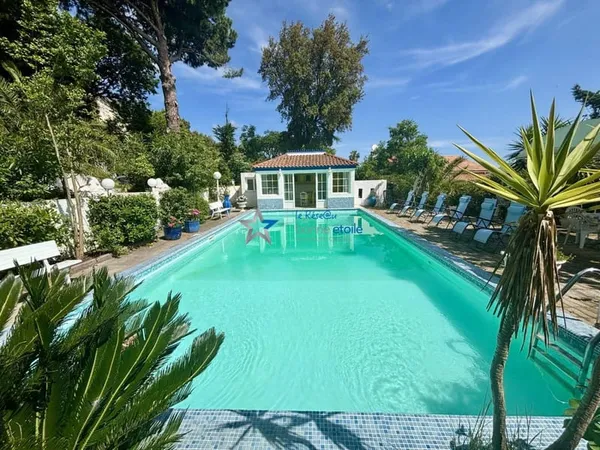 Maison 8 pièces 250 m²