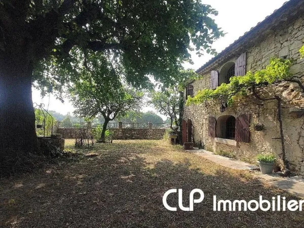 Maison 10 pièces 230 m²