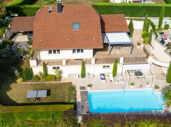 Maison 10 pièces 196 m²