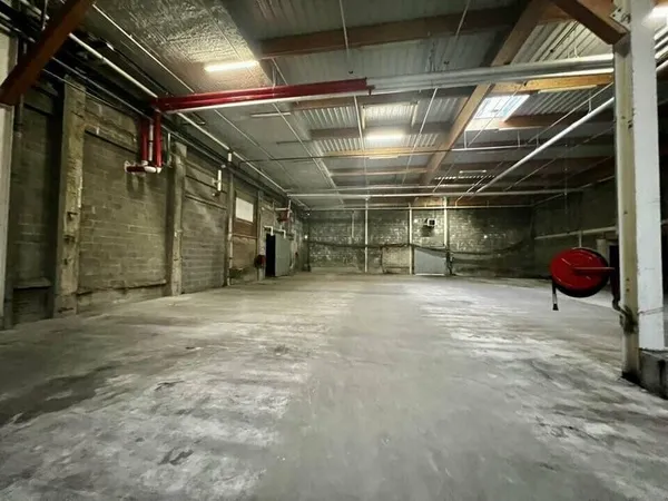 Local commercial 1892 m²