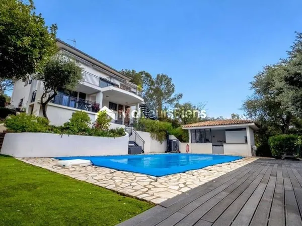 Pavillon 8 pièces 188 m²