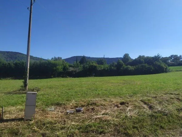Terrain 835 m²