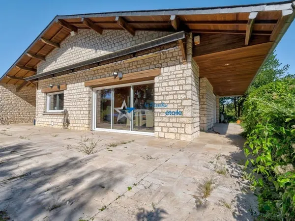 Maison 7 pièces 215 m²