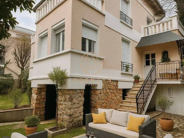 Maison 6 pièces 195 m²