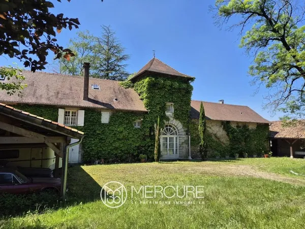 Maison 10 pièces 324 m²