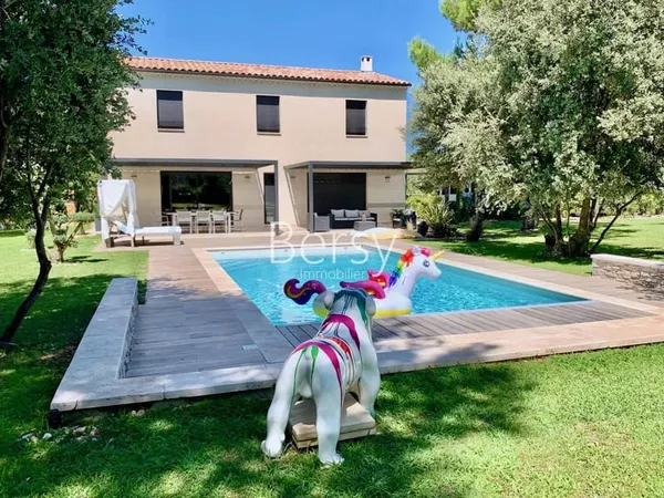 Villa 8 pièces 205 m²