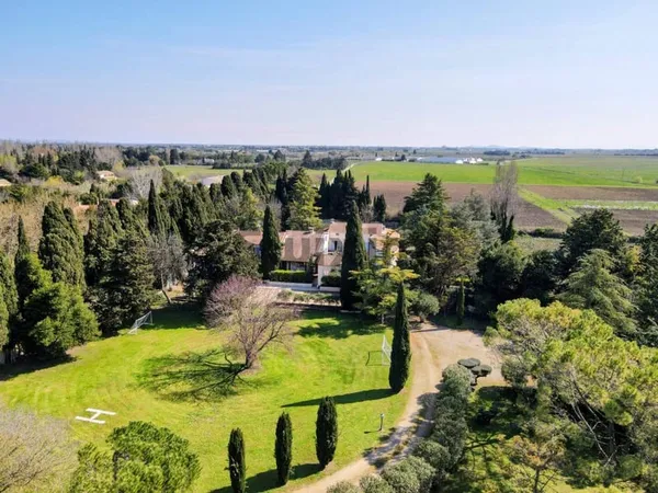 Villa 30 pièces 767 m²