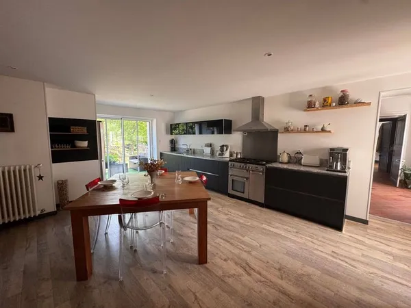 Maison 7 pièces 278 m²