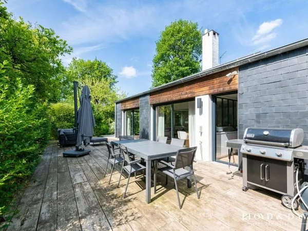 Maison 8 pièces 250 m²
