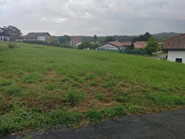 Terrain 832 m²