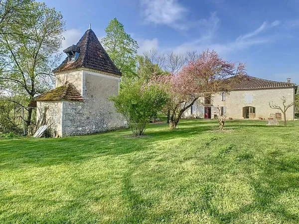 Maison 14 pièces 400 m²