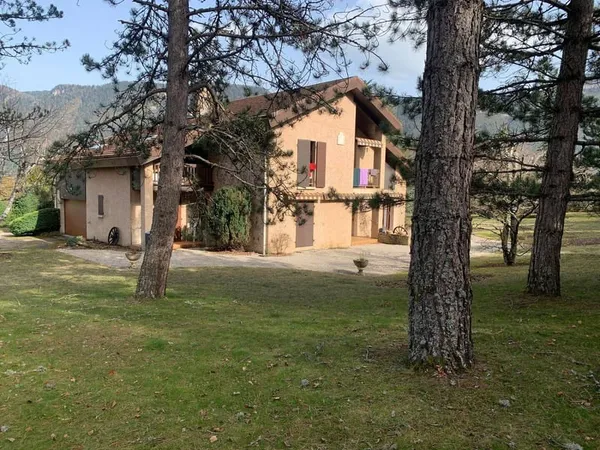 Maison 7 pièces 280 m²