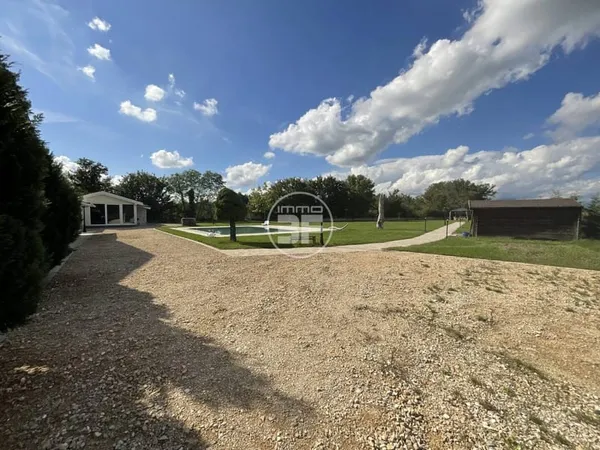 Villa 11 pièces 486 m²