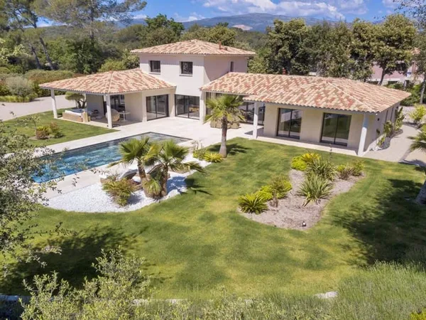 Maison de plain-pied 7 pièces 235 m²