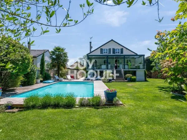 Maison 7 pièces 230 m²