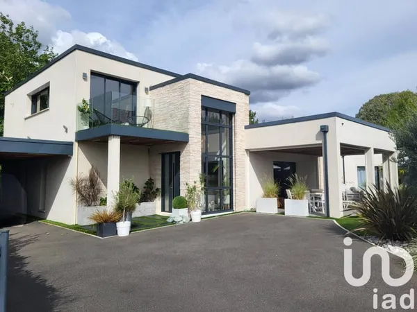 Maison 9 pièces 265 m²