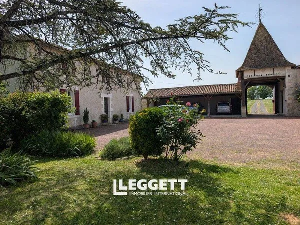 Maison 8 pièces 341 m²