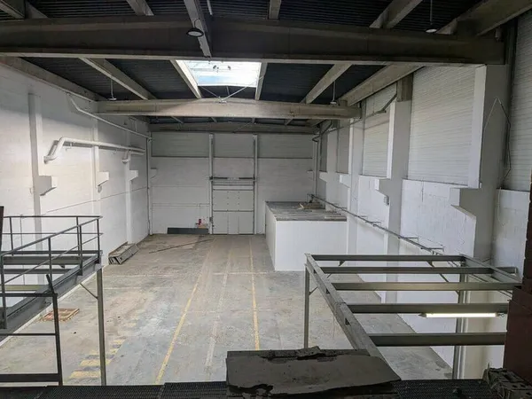 Local d'activité 1205 m²
