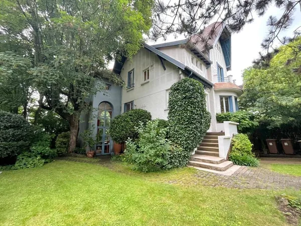 Maison 9 pièces 175 m²